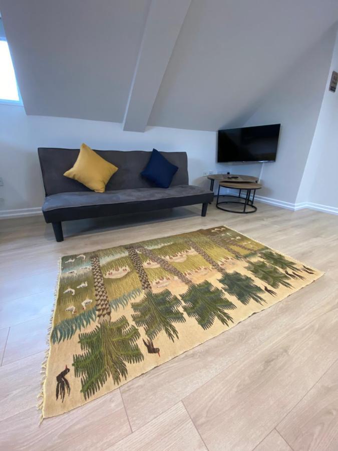 Lovely Spacious Loft Close To Train Station Worthing Ngoại thất bức ảnh