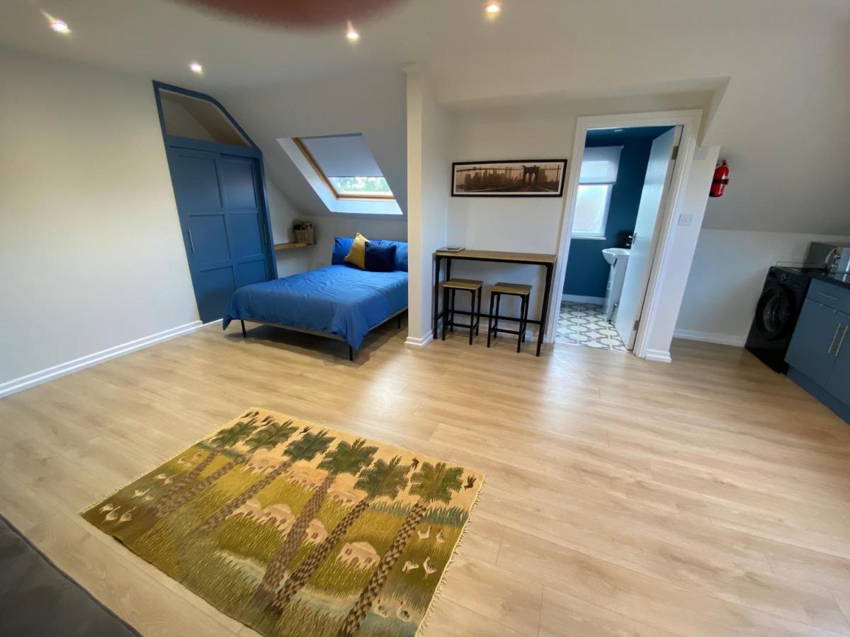 Lovely Spacious Loft Close To Train Station Worthing Ngoại thất bức ảnh