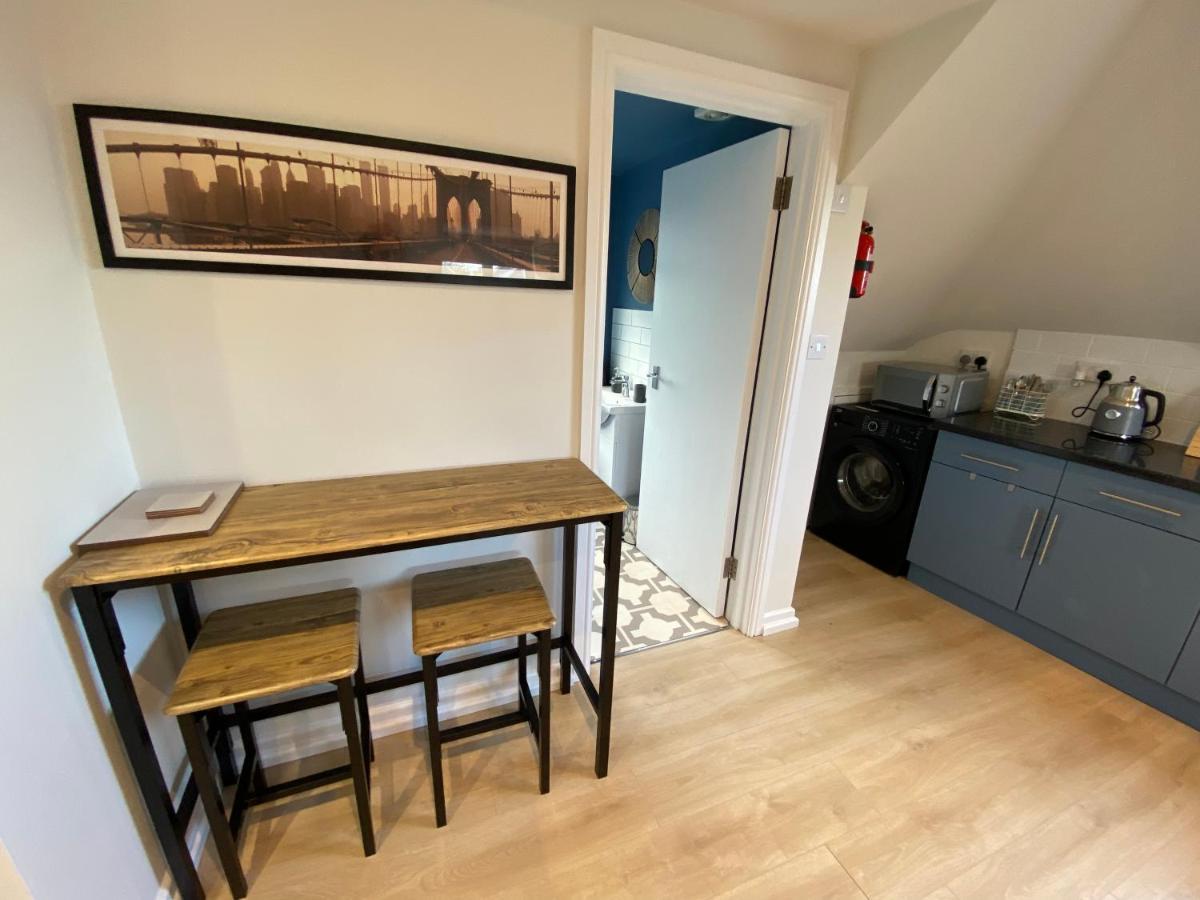 Lovely Spacious Loft Close To Train Station Worthing Ngoại thất bức ảnh